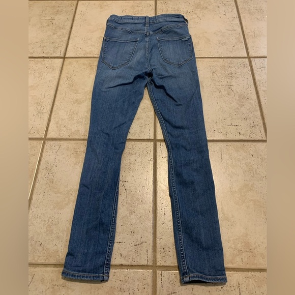 💜 Hollister Ultra High-Rise Jean Legging, Advanced Stretch - W26 L26, Size 3S - Picture 6 of 7